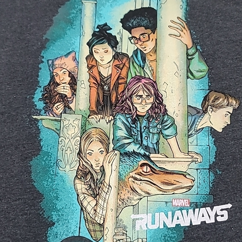 Marvel Runaways A Hulu Original by Her Universe Raglan TShirt Size S